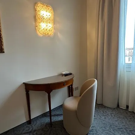 Ai Due Fanali Adults Only Венеция