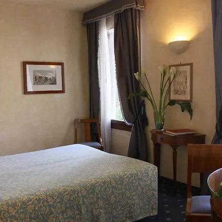 Ai Due Fanali Hotel 3*