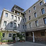 Ai Due Fanali 3*
